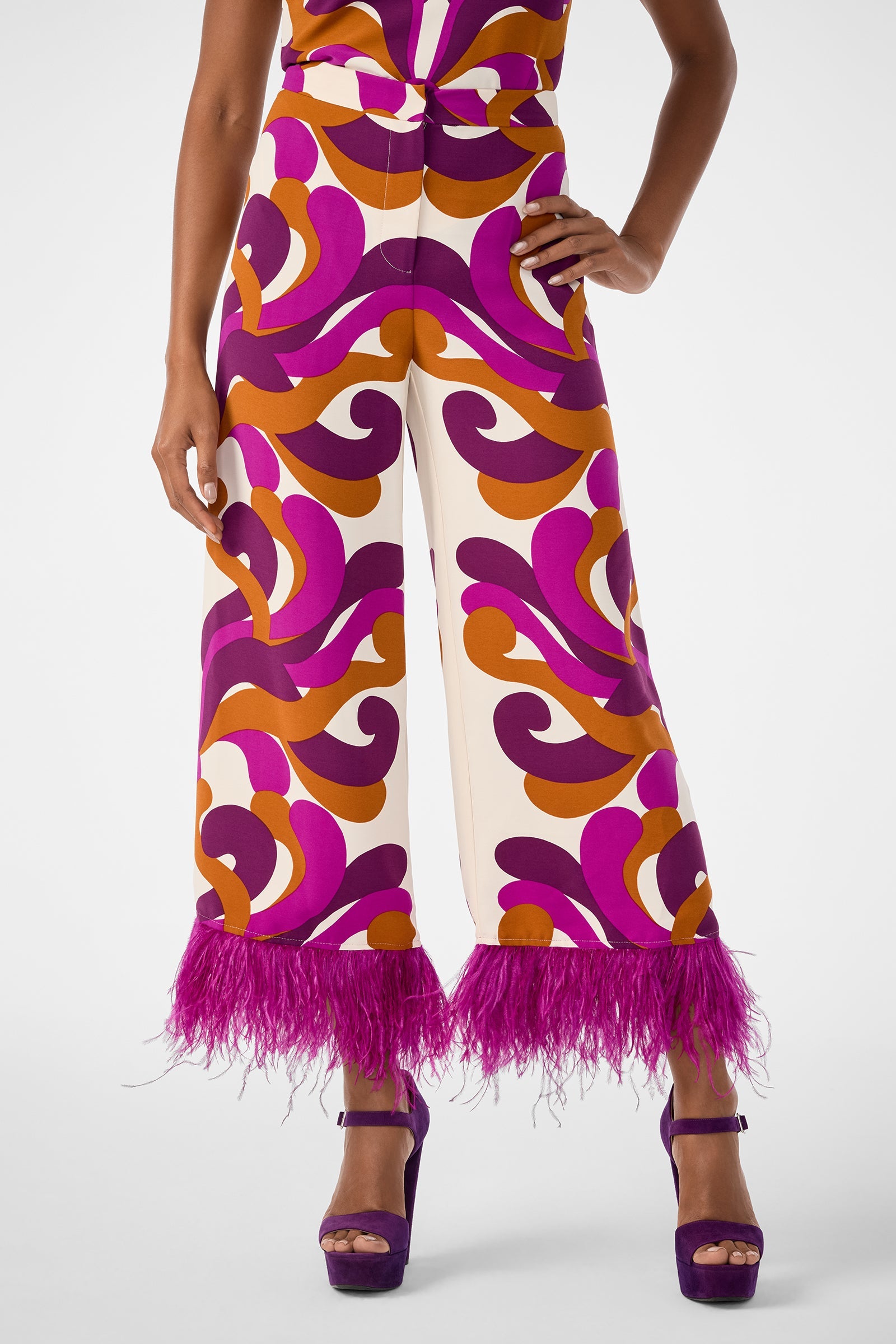 Short Weekend Feather-Trimmed Pant