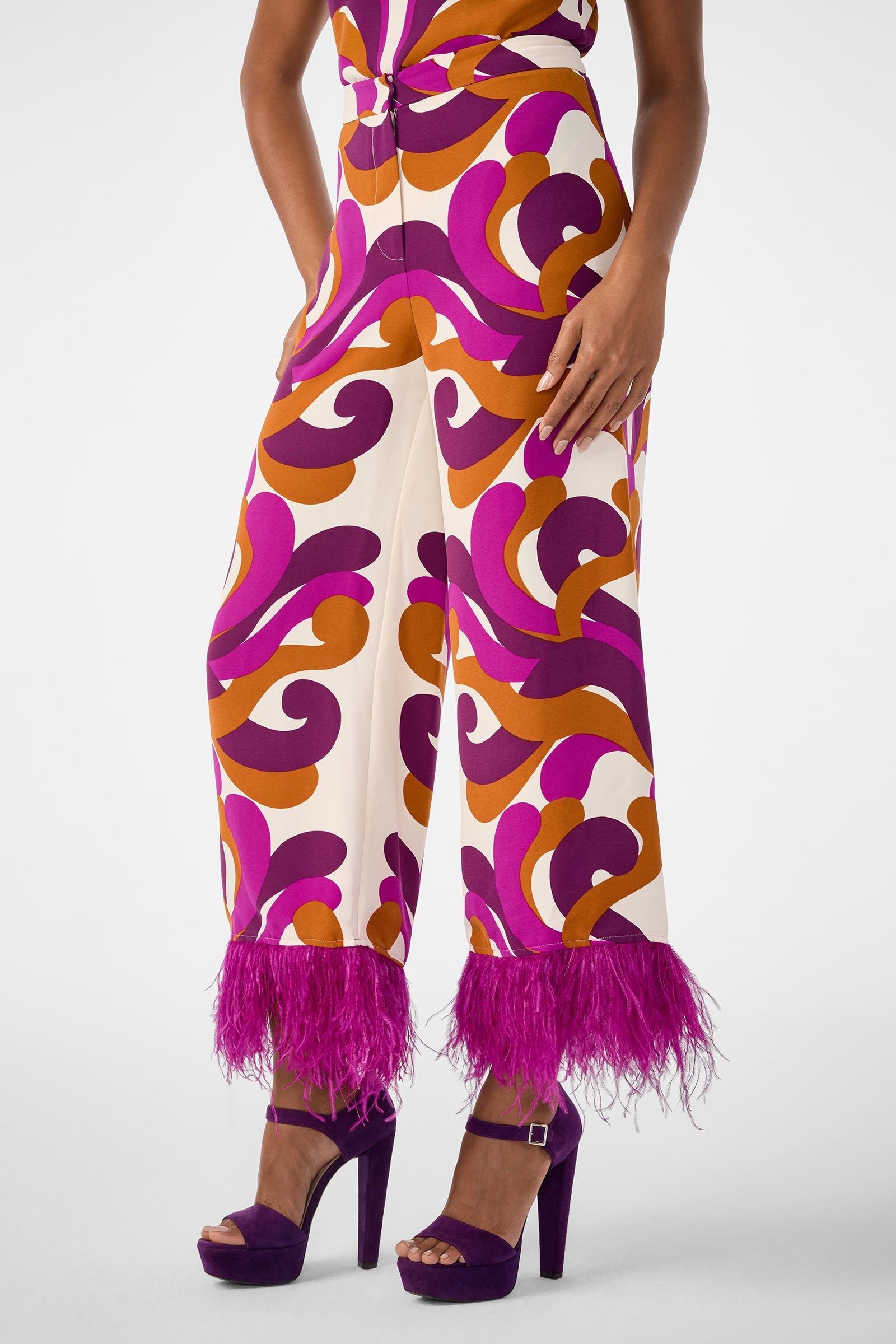 Short Weekend Feather-Trimmed Pant