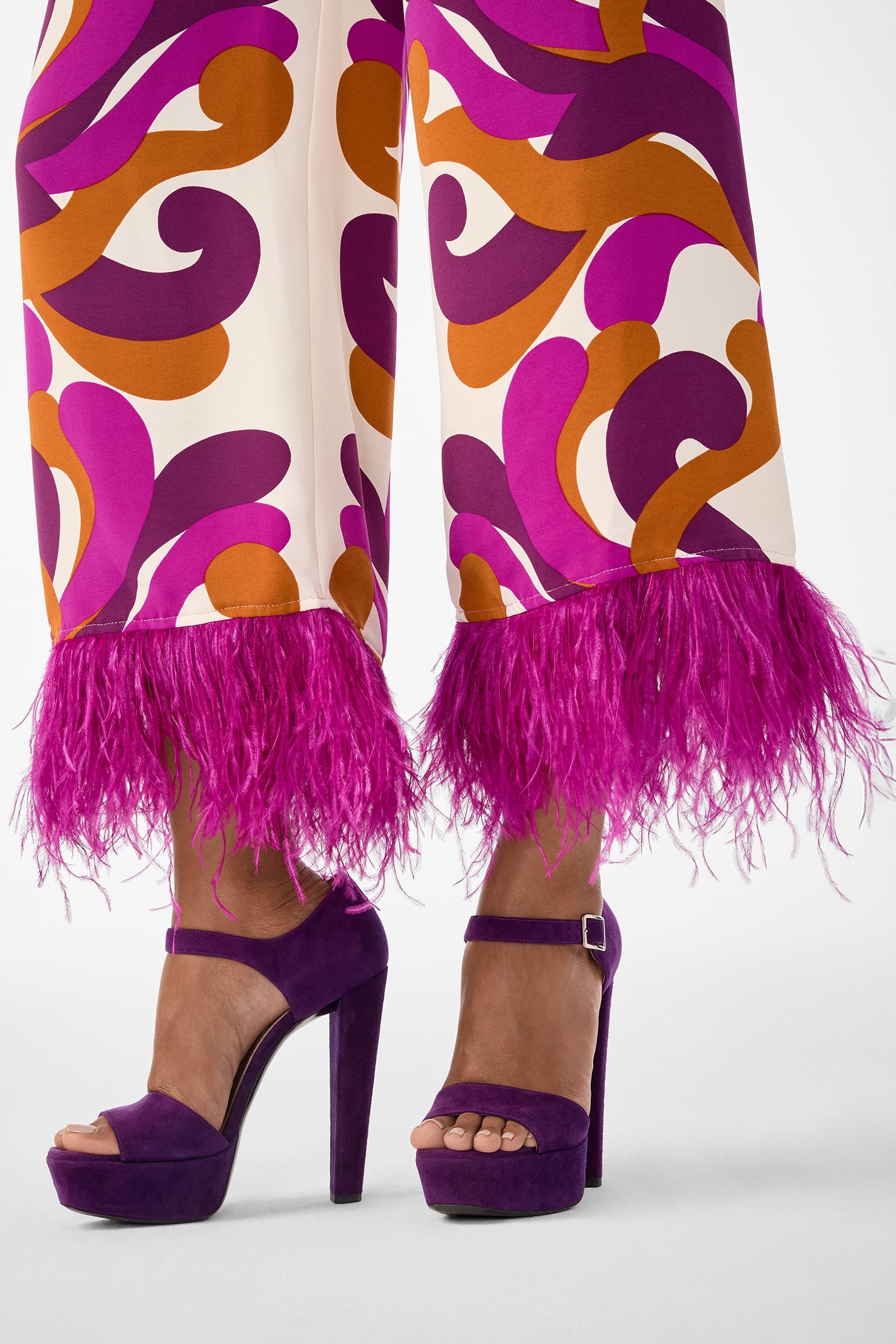 Short Weekend Feather-Trimmed Pant