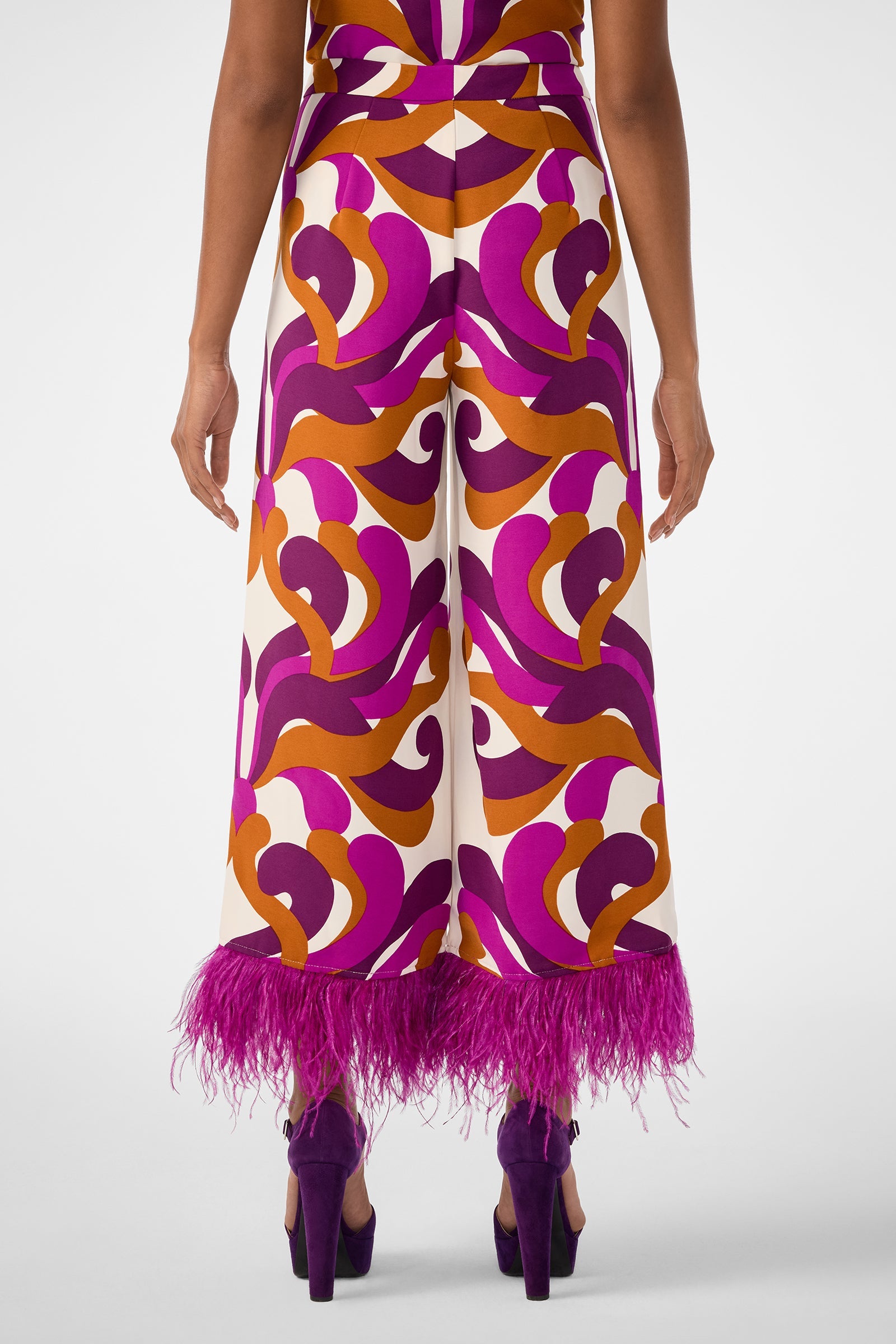 Short Weekend Feather-Trimmed Pant