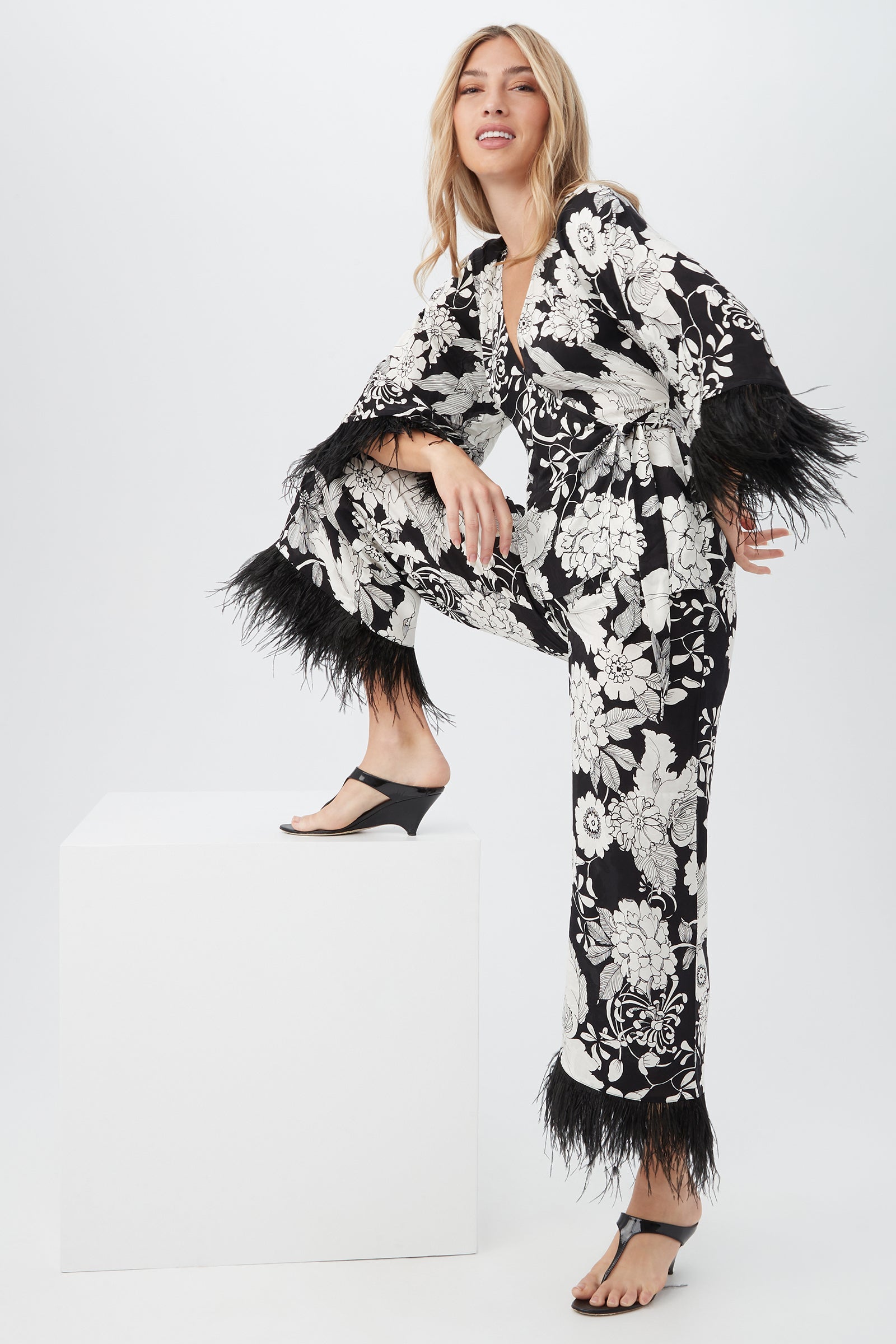 Short Weekend Feather-Trimmed Pant