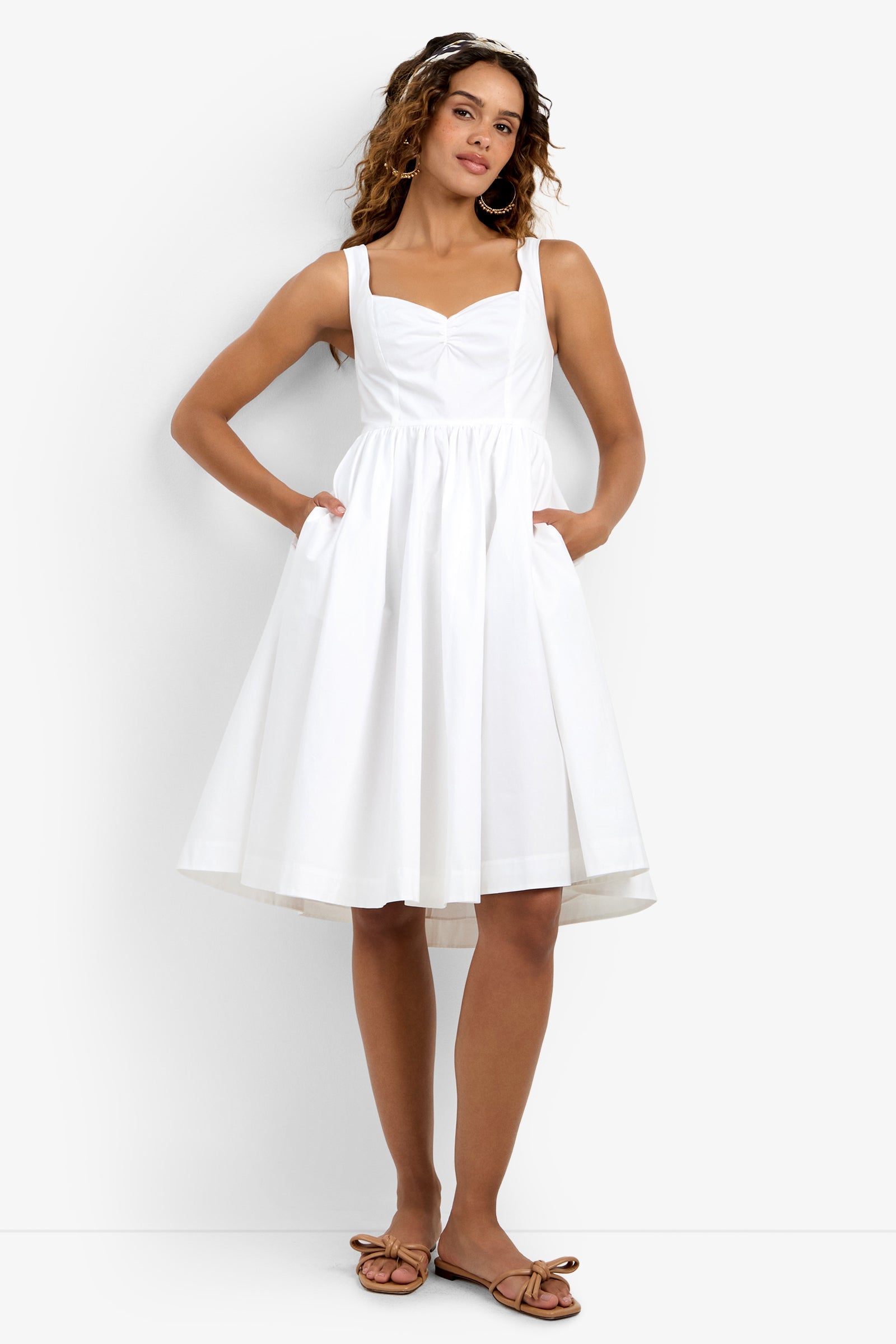 Mirabello Sweetheart Neck Midi Dress