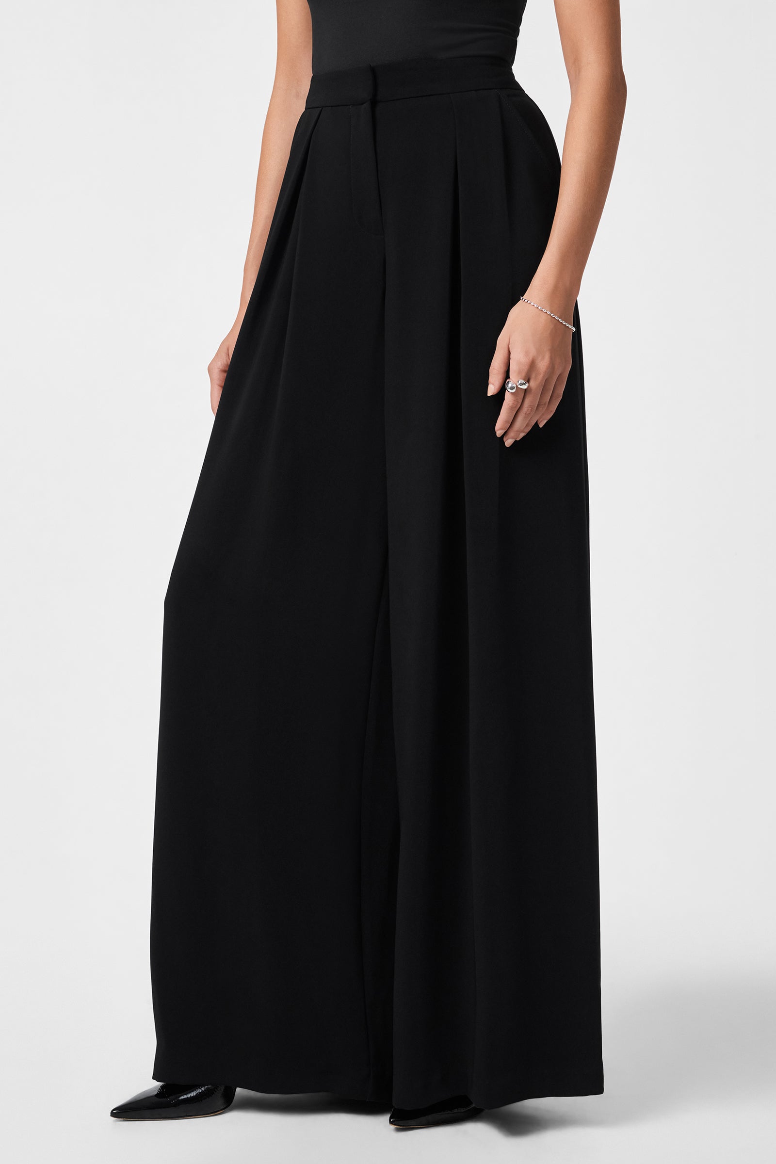 Saige Wide-Leg Short Pant
