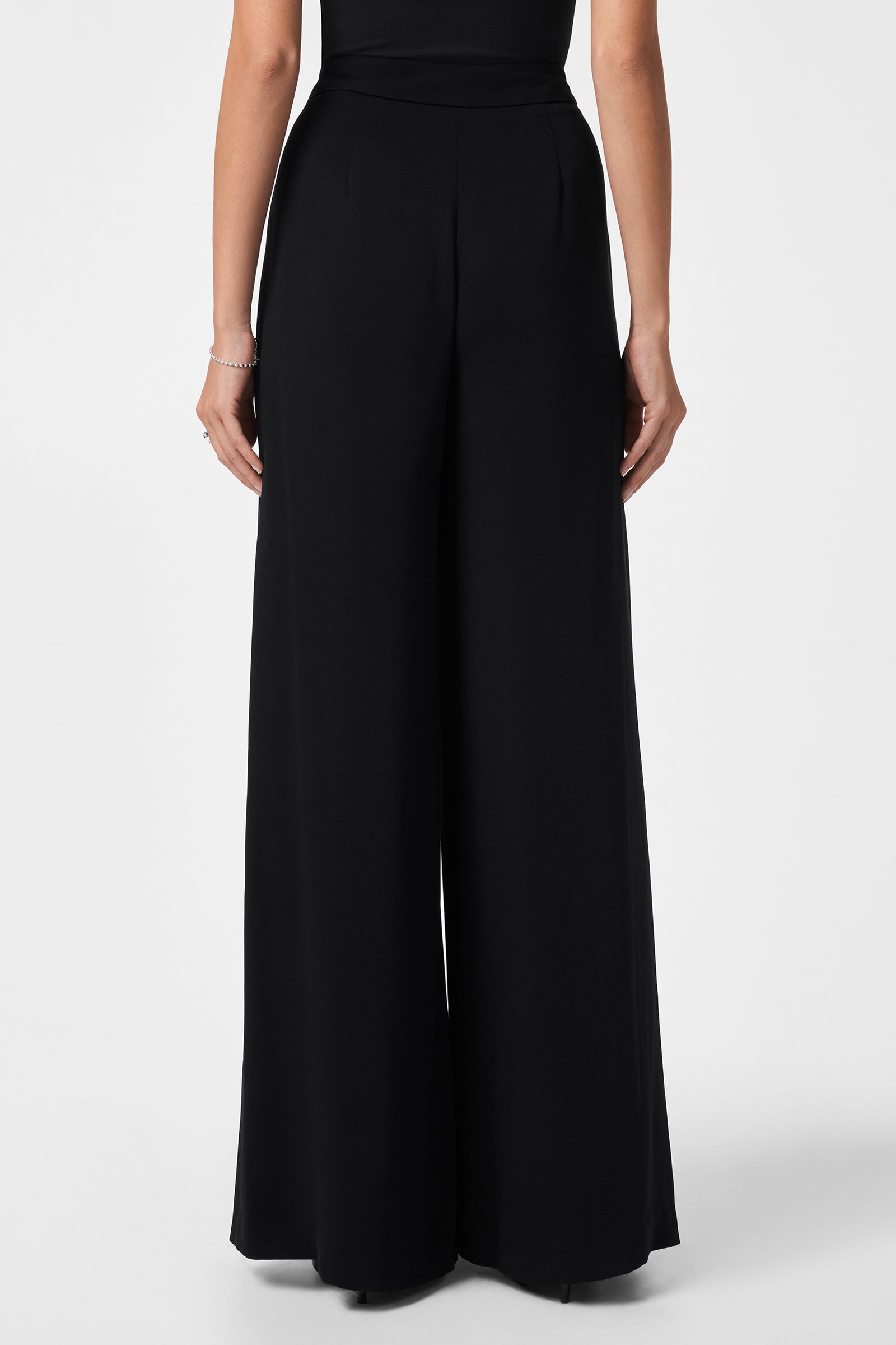 Saige Wide-Leg Short Pant