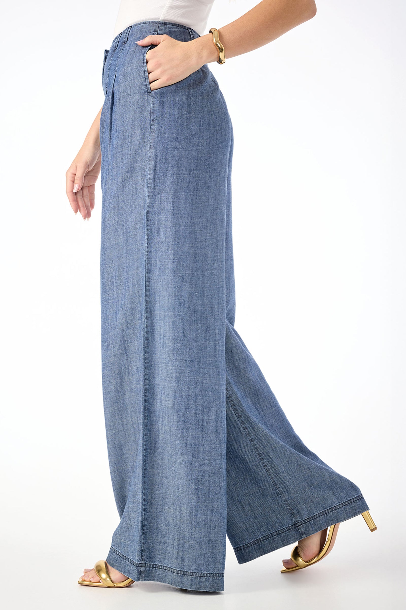 Dans Wide-Leg Chambray Pant