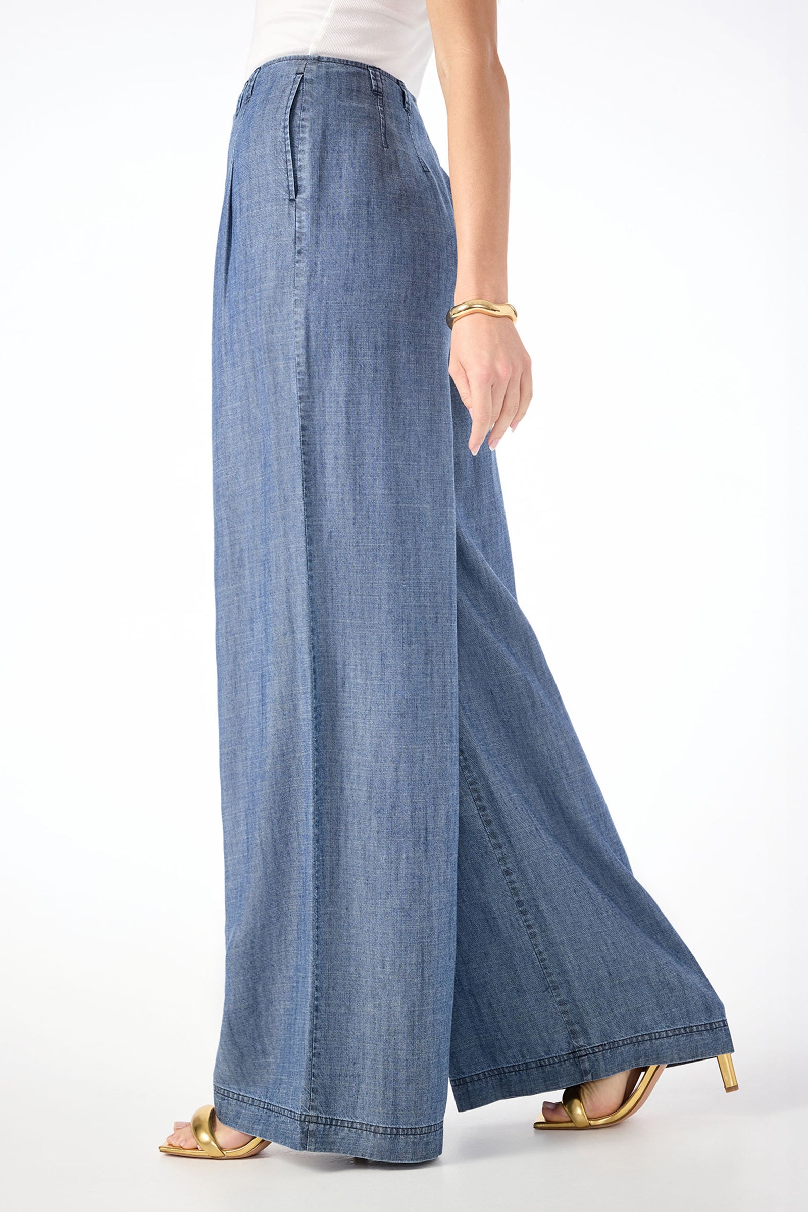 Dans Wide-Leg Chambray Pant